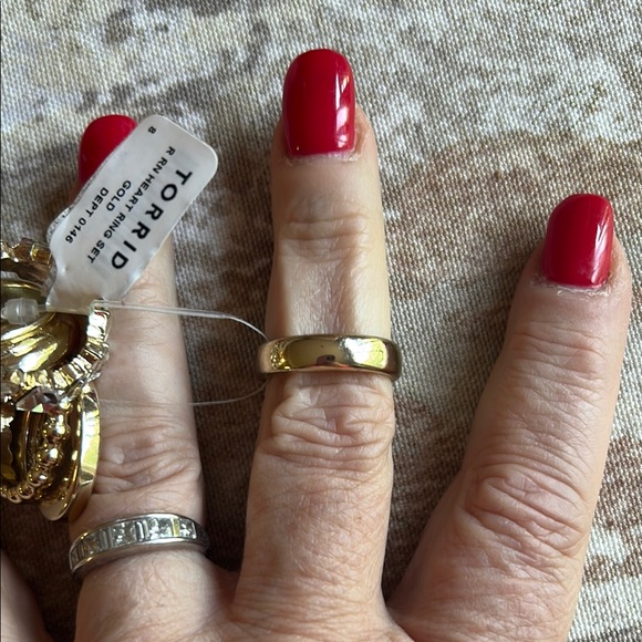 NWT Torrid 5 Piece Rhinestone Heart Ring Set Size 8 - Picture 5 of 8